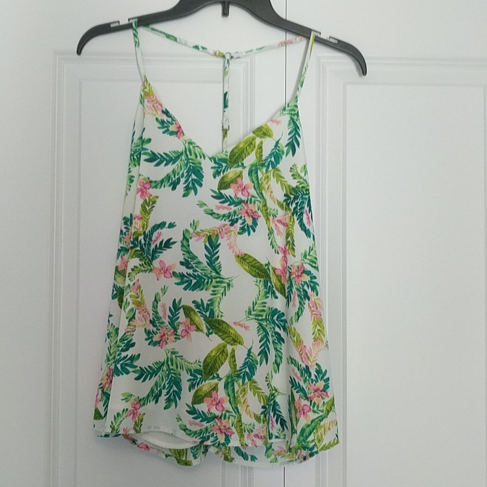 🌴🌿NWT Nine Britton top🌸